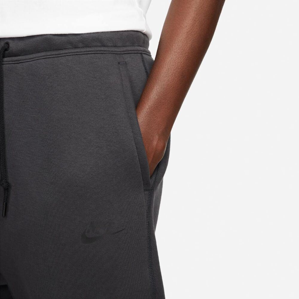 Спортивні штани Nike Sportswear Tech Fleece FB8002-060
