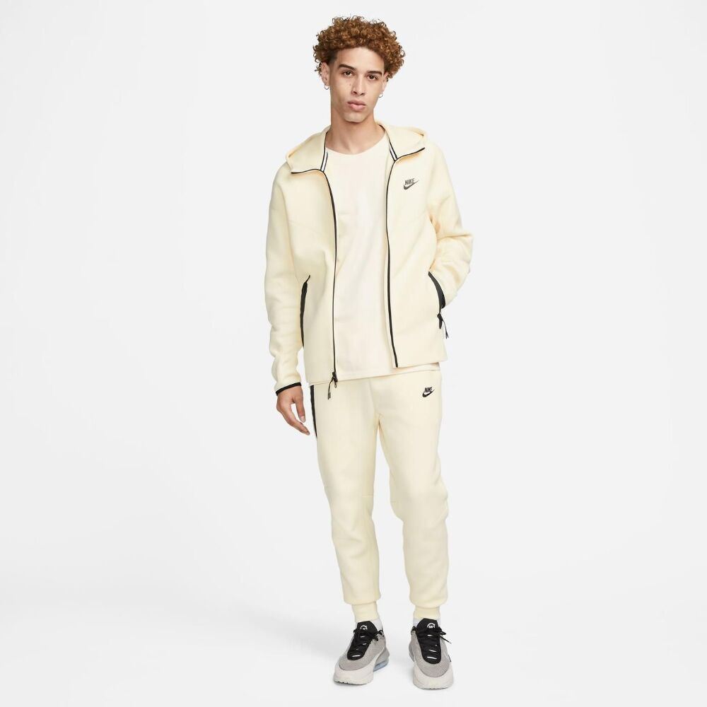 Спортивні штани Nike Sportswear Tech Fleece FB8002-113